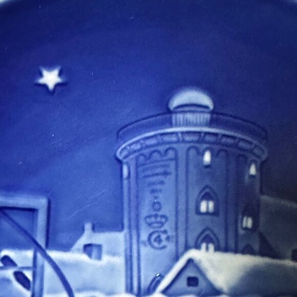 Vintage Collectible Royal Copenhagen Christmas plate 1977 - Picture 2 of 7